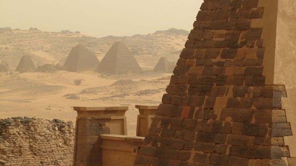 Review of Religions arqueología piramides